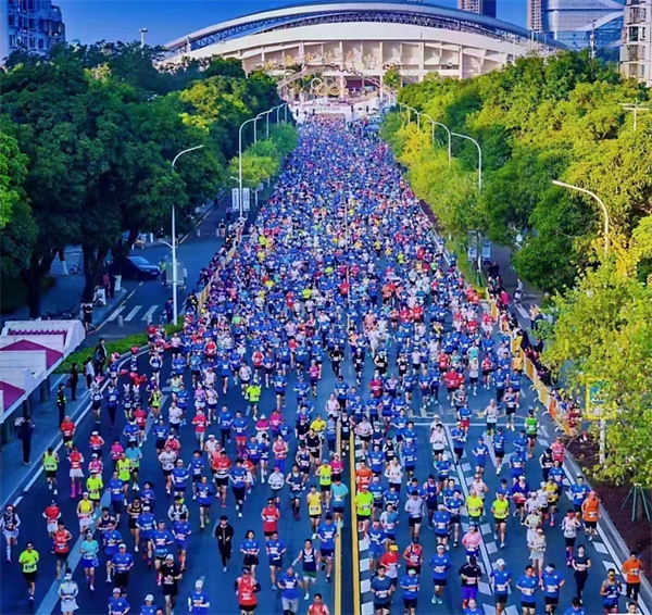 Le groupe Hi-Q se déroule ensemble au marathon Zhuhai
